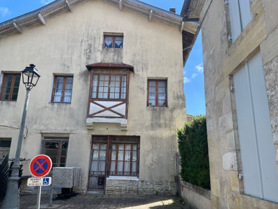 Immeuble à vendre à Sainte-Foy-la-Grande, Gironde, Aquitaine, avec Leggett Immobilier