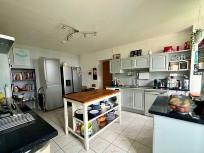 French property for sale in Floirac, Charente-Maritime - €397,500 - photo 4