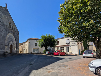 Commerce à vendre à Sorges et Ligueux en Périgord, Dordogne, Aquitaine, avec Leggett Immobilier