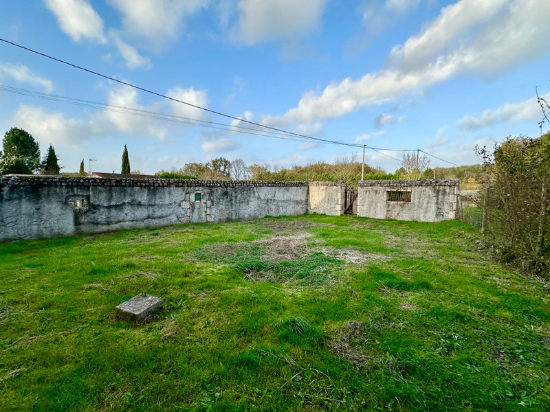 French property for sale in Antigny, Vienne - €294,250 - photo 1