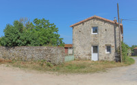 Maison à vendre à La Chapelle-Bertrand, Deux-Sèvres - 63.000 € - photo 14