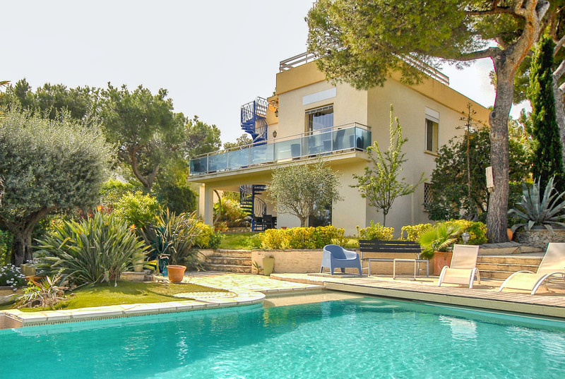 French property for sale in Cassis, Bouches-du-Rhône - €2,444,000 - photo 2