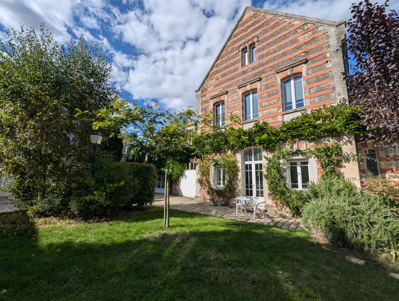 French property for sale in Niort, Deux-Sèvres - €971,850 - photo 5