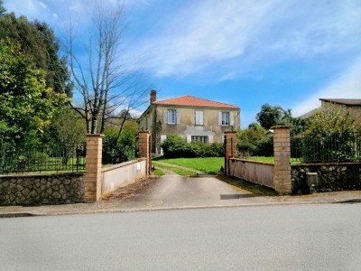 Maison à vendre à Vayres, Haute-Vienne, Limousin, avec Leggett Immobilier
