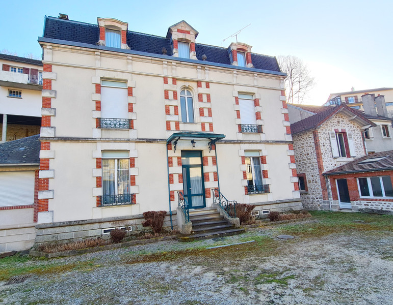 French property for sale in Aubusson, Creuse - &#8364;267,500 - photo 2