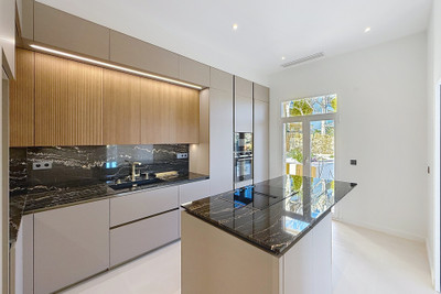 French property for sale in Nice, Alpes-Maritimes - €2,490,000 - photo 4