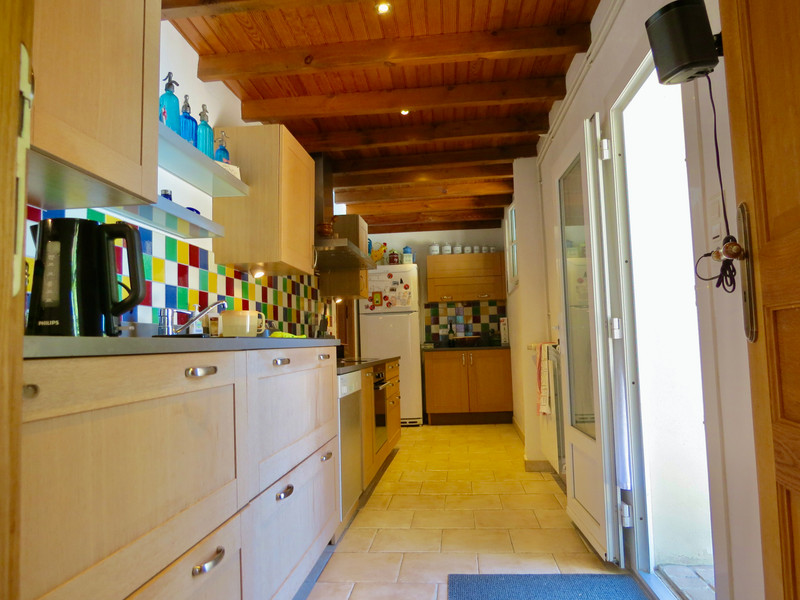 French property for sale in Écoyeux, Charente-Maritime - &#8364;397,999 - photo 2
