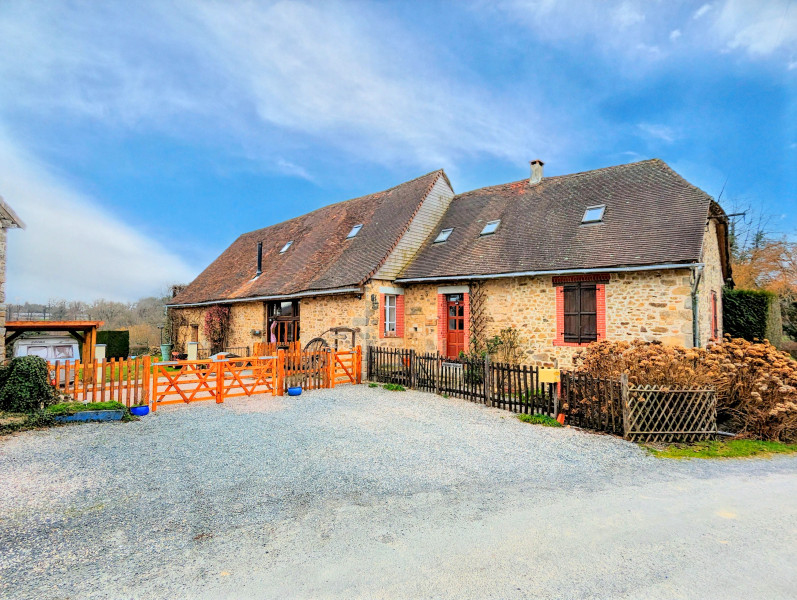 French property for sale in Ladignac-le-Long, Haute-Vienne - €679,000 - photo 0