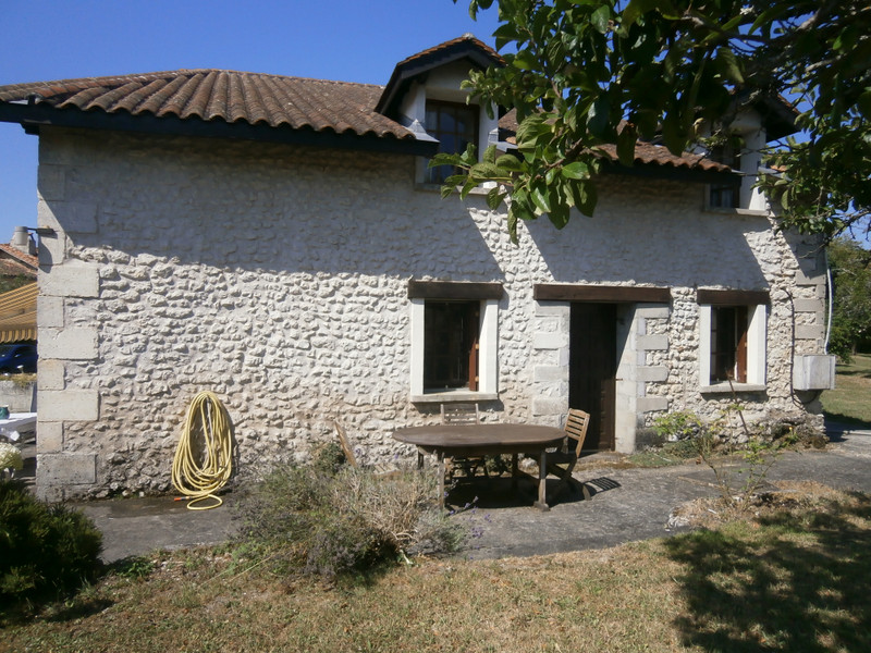 French property for sale in Saint-Séverin, Charente - &#8364;190,000 - photo 3