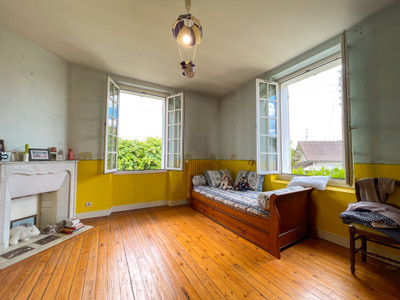 4 bedroom family house with garden for sale at 95250 Beauchamp, 5 mins walk to the station and Paris by train