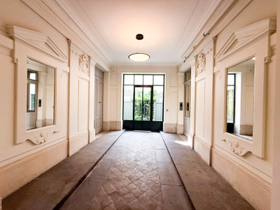French property for sale in Paris, Paris - €688,000 - photo 12