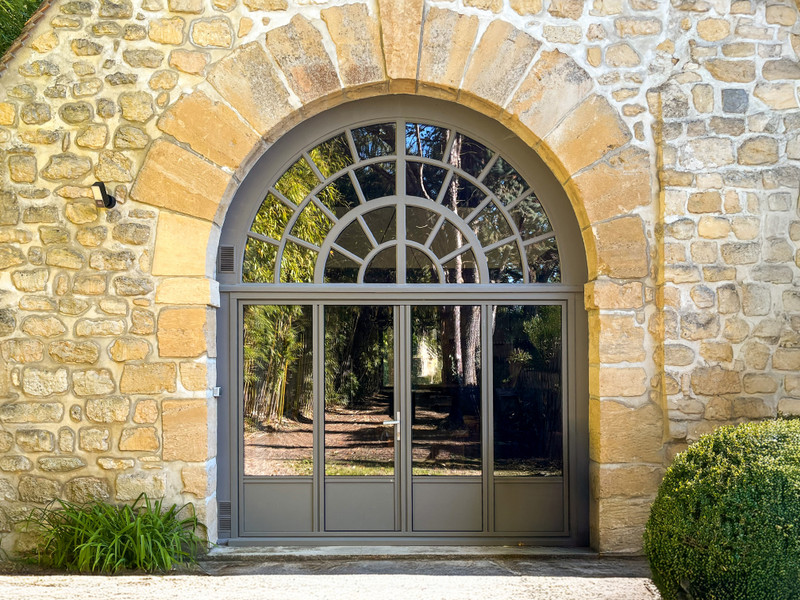 French property for sale in Cergy, Val-d'Oise - €3,900,000 - photo 1