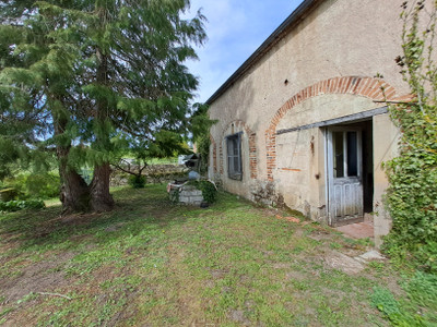 French property for sale in Saint-Léger-sur-Vouzance, Allier - €199,500 - photo 2