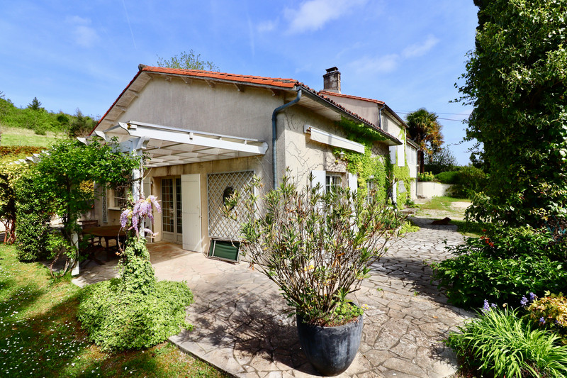 French property for sale in Bonneuil, Charente - €295,000 - photo 1