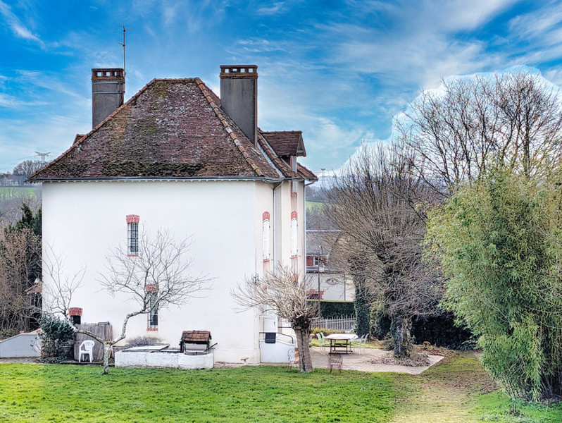 French property for sale in Cuzion, Indre - €256,800 - photo 0