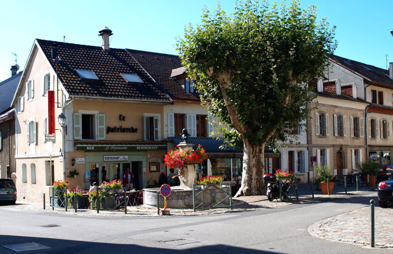 French property for sale in Ferney-Voltaire, Ain - €464,000 - photo 2