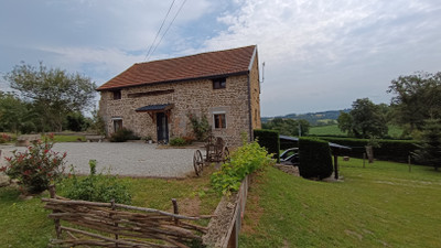 French property for sale in Auzances, Creuse - €149,900 - photo 1
