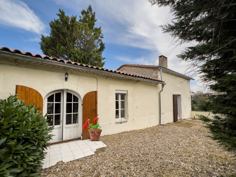 French property for sale in Loubès-Bernac, Lot-et-Garonne - €196,560 - photo 1