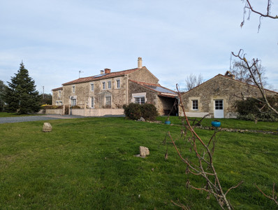 Maison à vendre à Saint-Laurent-de-la-Salle, Vendée, Pays de la Loire, avec Leggett Immobilier