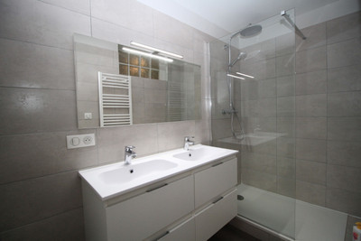French property for sale in Avignon, Vaucluse - €179,000 - photo 2