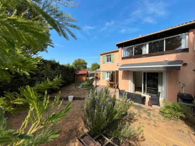French property for sale in Le Val, Var - €381,600 - photo 5