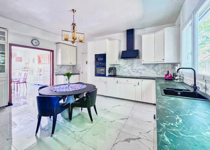 French property for sale in Le Vésinet, Yvelines - €2,500,000 - photo 5