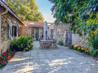 Maison à vendre à La Chapelle-Bâton, Vienne - 204.120 € - photo 1