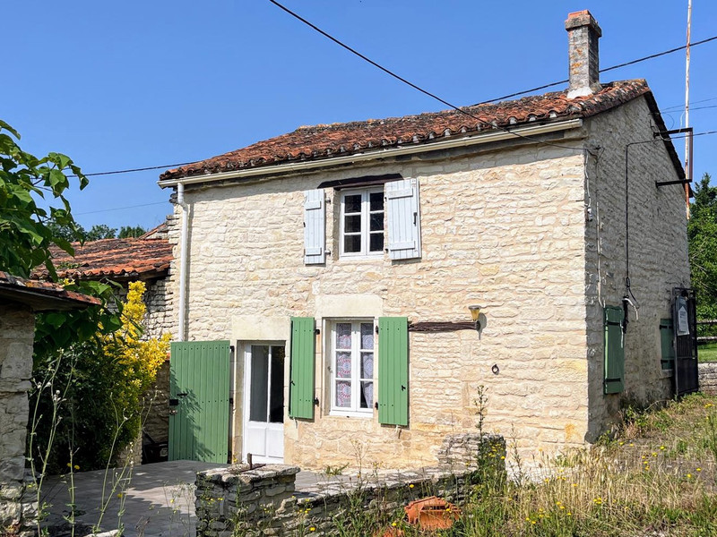 Maison à vendre à Ligné, Charente - 61.000 € - photo 1
