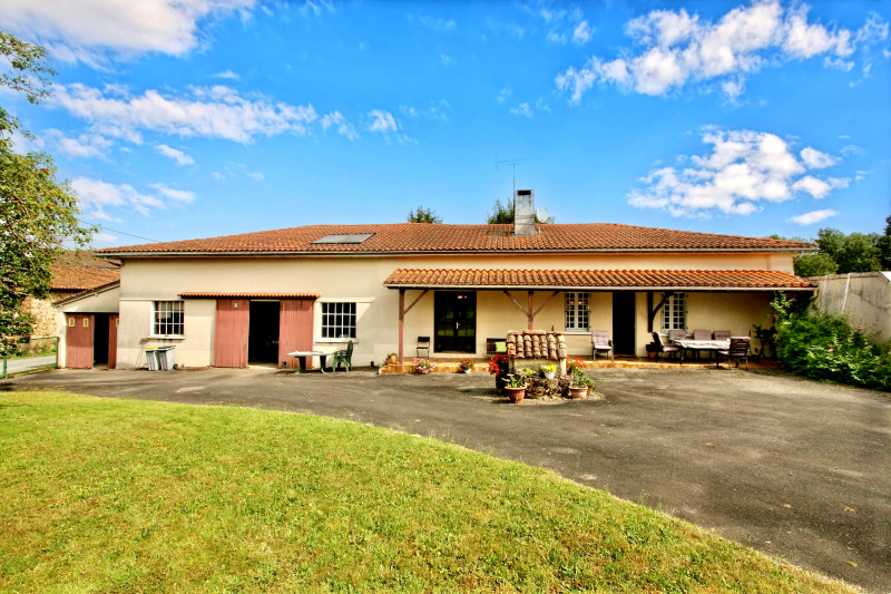 Propriété à vendre à Écuras, Charente - 162 000 €