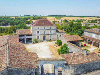 French property for sale in Asnières-sur-Nouère, Charente - €593,600 - photo 1