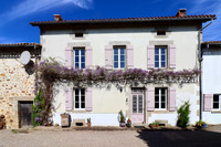 Maison à vendre à Écuras, Charente - 299.750 € - photo 1