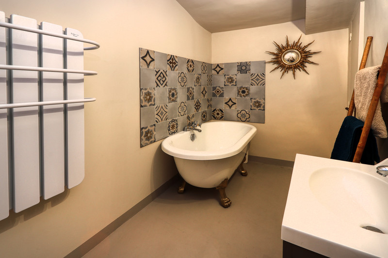 French property for sale in Apt, Vaucluse - €780,000 - photo 11