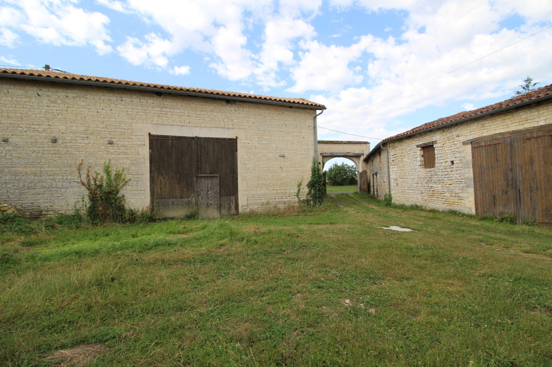 French property for sale in Chives, Charente-Maritime - €149,000 - photo 8