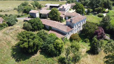 Maison à vendre à Saint-Simeux, Charente, Poitou-Charentes, avec Leggett Immobilier