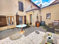 Propriété à vendre à Champagne-Mouton, Charente - 77 000 € - photo n°1