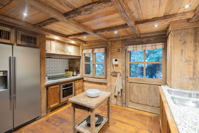 Luxury 3 bedroom chalet FOR SALE in Megeve , with an indoor pool in a private location close to the town. 