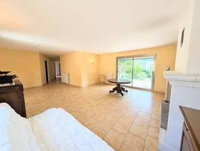 French property for sale in Cuges-les-Pins, Bouches-du-Rhône - €699,600 - photo 8