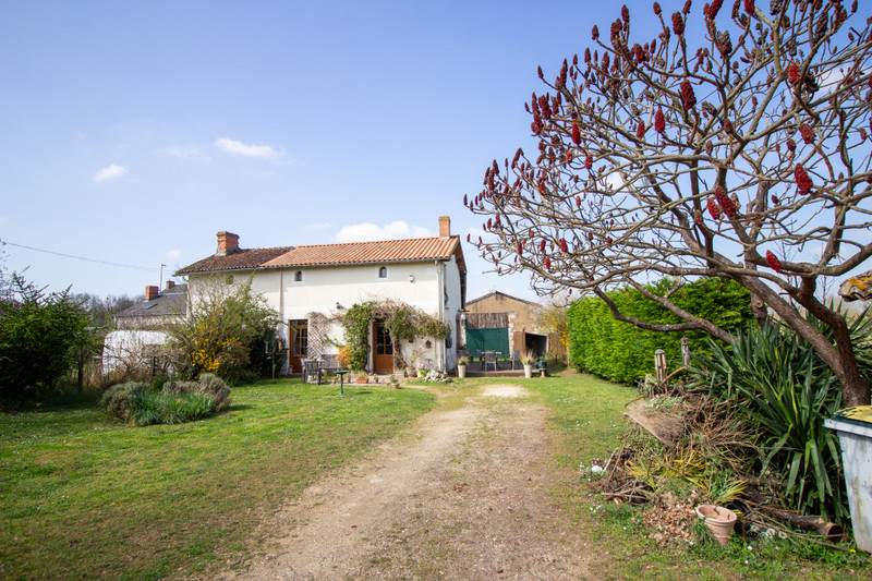 Maison à vendre à Guesnes, Vienne - 128.400 € - photo 1