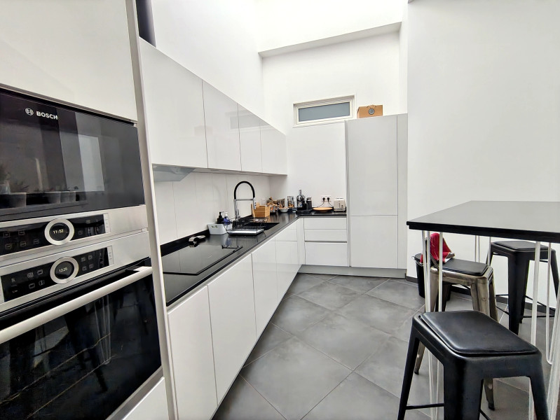 French property for sale in Bordeaux, Gironde - €890,000 - photo 3