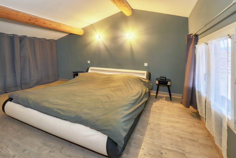 French property for sale in Apt, Vaucluse - €366,000 - photo 5