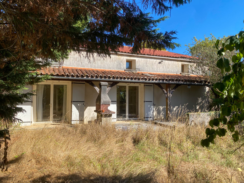 Maison à vendre à Ventouse, Charente - 104.500 € - photo 1
