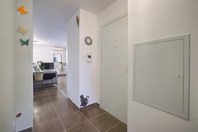 French property for sale in Nice, Alpes-Maritimes - €620,000 - photo 2