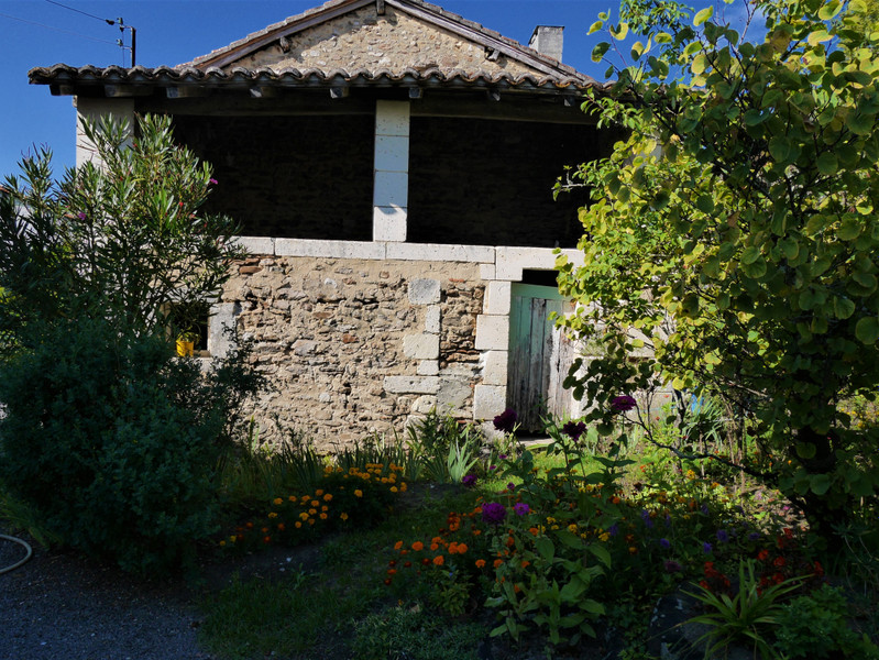 French property for sale in Combiers, Charente - &#8364;198,000 - photo 3