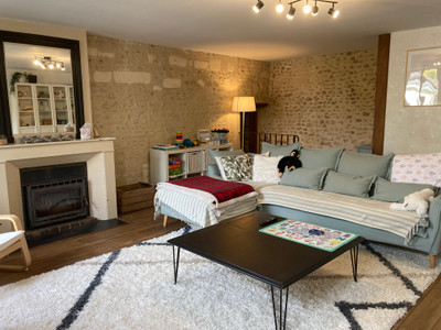 French property for sale in Pouillac, Charente-Maritime - €333,000 - photo 2