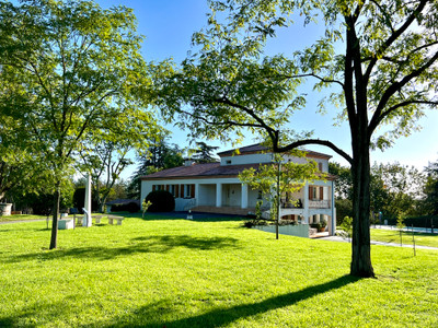 Exceptional country estate, suitable for horses (22 ha), its own lake, guest appartement and swimming pool