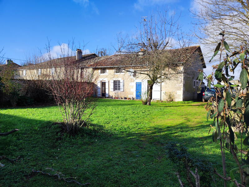 French property for sale in Lorigné, Deux-Sèvres - &#8364;95,000 - photo 2