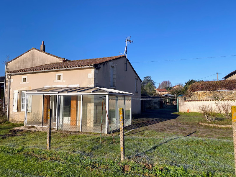 Maison à vendre à Val-de-Bonnieure, Charente - 88 000 € - photo 1