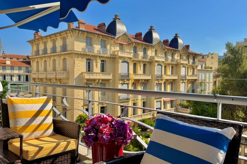 French property for sale in Nice, Alpes-Maritimes - €990,000 - photo 8