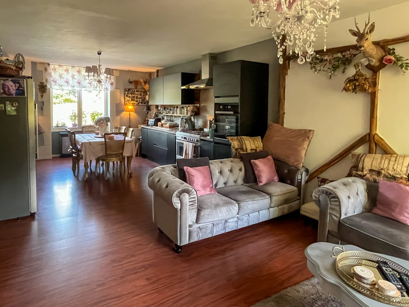 French property for sale in Lizant, Vienne - €258,000 - photo 2