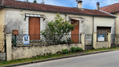 Maison à vendre à Champagne-Mouton, Charente, Poitou-Charentes, avec Leggett Immobilier